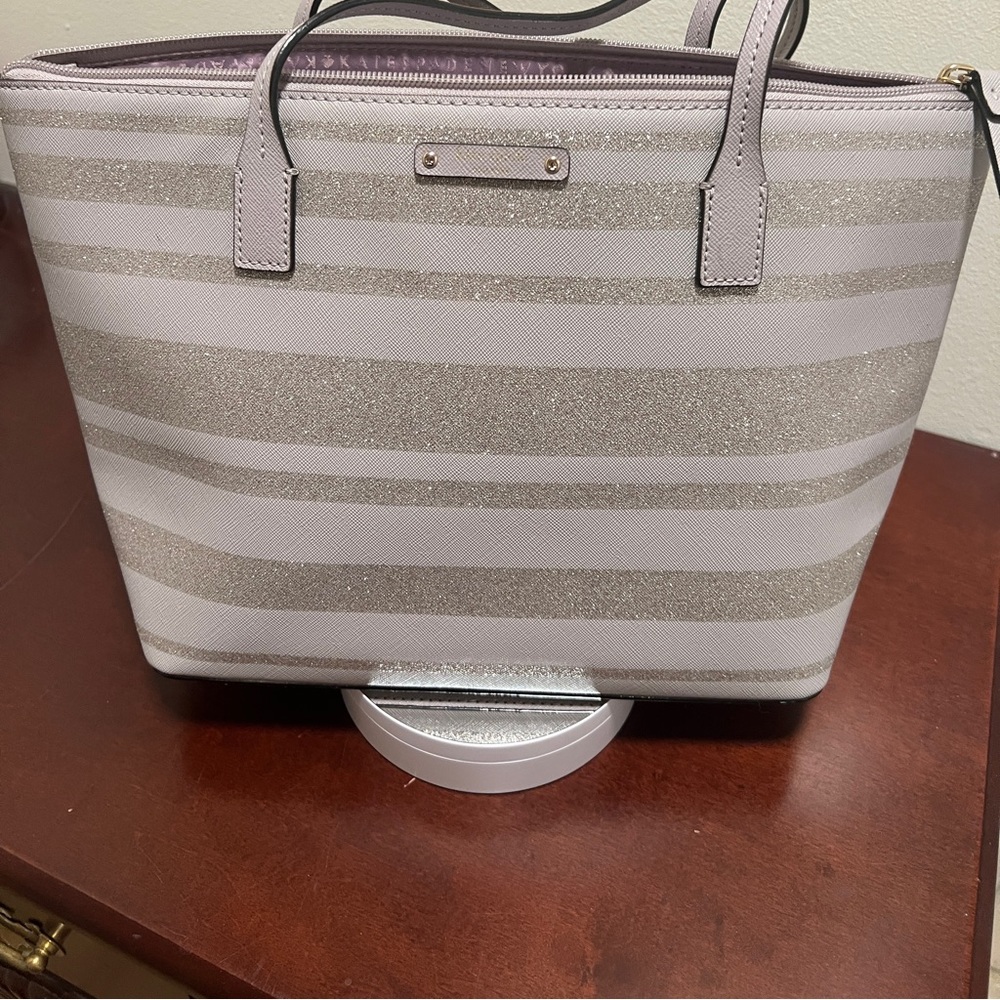 NWOT KATE SPADE BAG BEAUTIFUL SILVERY MAUVE WITH GLITTERY DESIGN